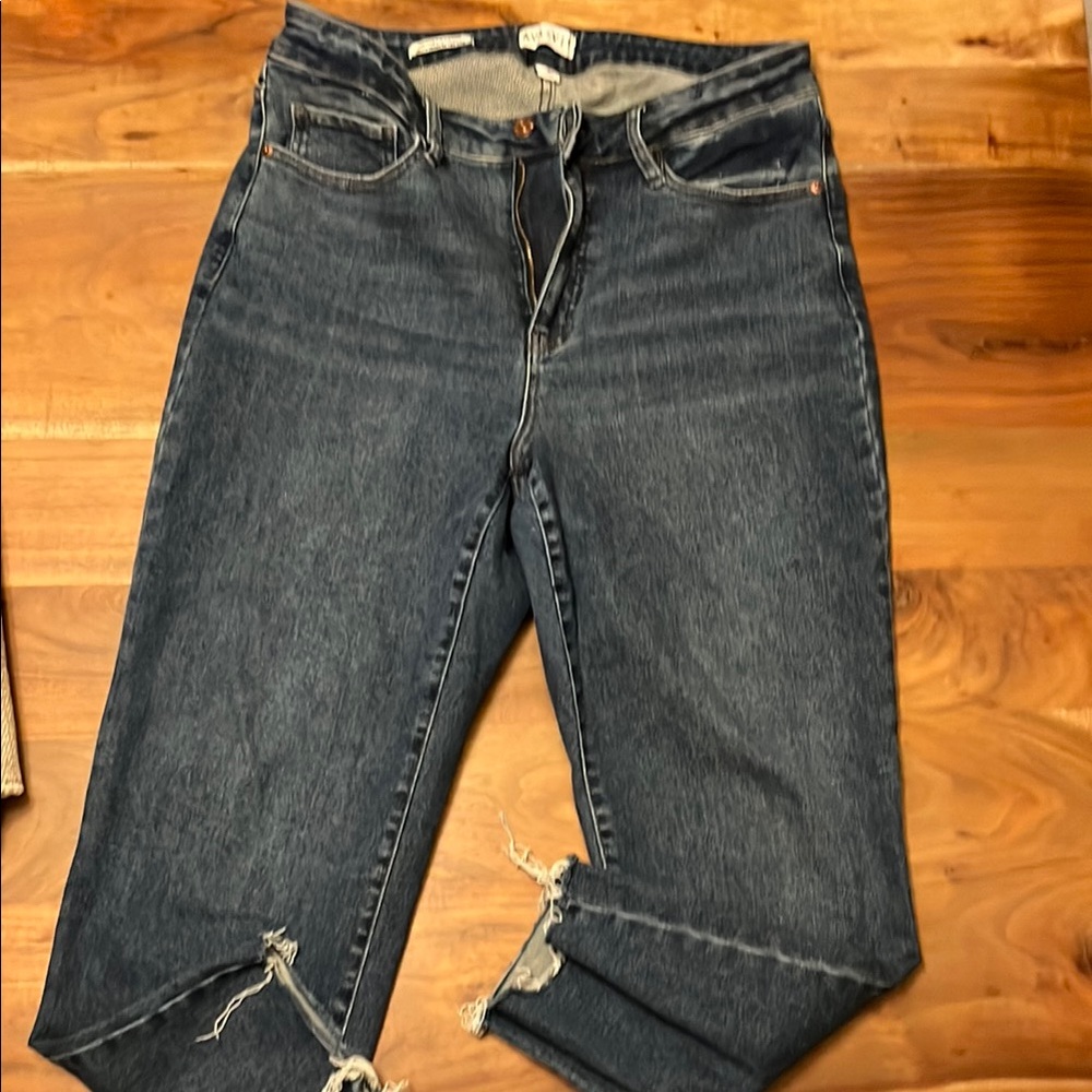 Ava & Viv Blue Ankle Cropped Jeans with Distressed Hem